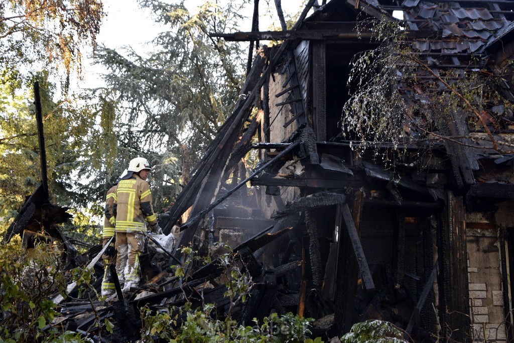 Grossfeuer Einfamilienhaus Siegburg Muehlengrabenstr P1115.JPG - Miklos Laubert